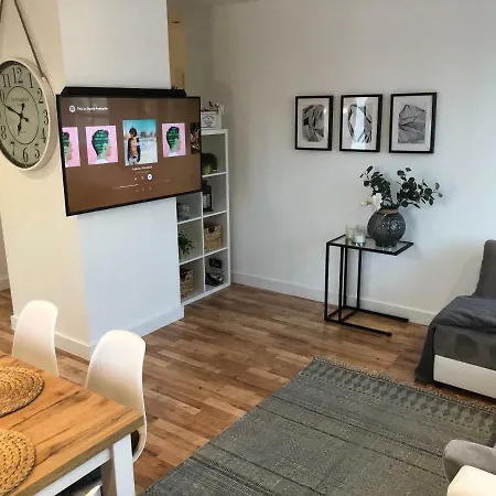 Willa Na Przedmiesciach Wroclawia! Nyaraló