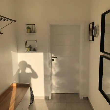 Willa Na Przedmiesciach Wroclawia! Nyaraló